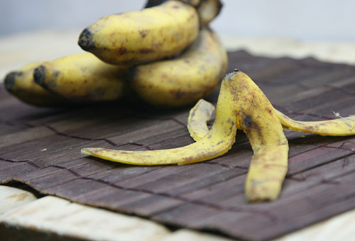 Bananer och bananskinn