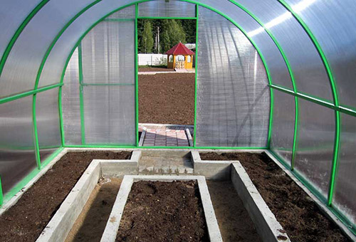 Soil preparation in the greenhouse