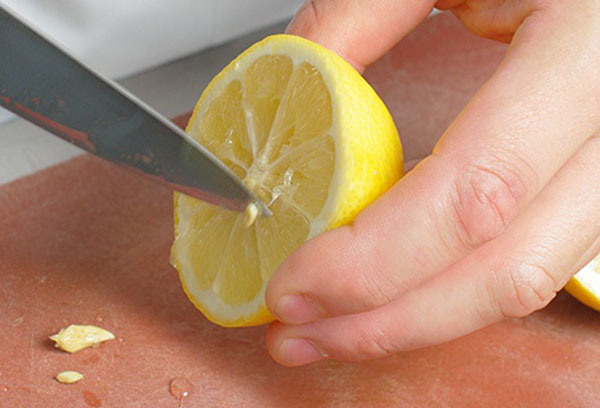 Extrahera frön från citron