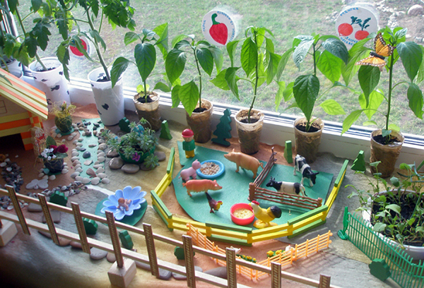 Trädgård i dagis på fönsterbrädan