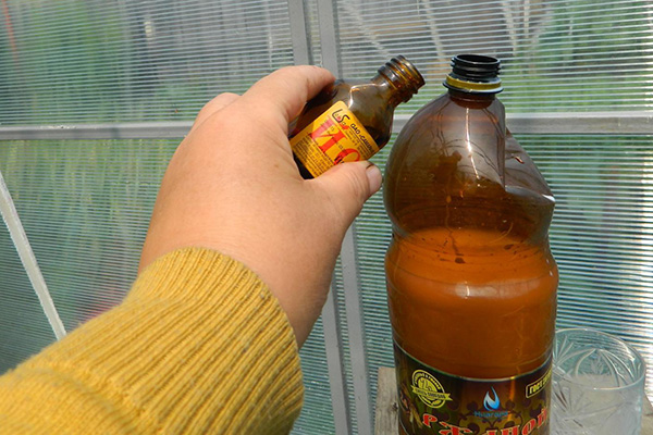 Adding iodine to a milk bottle