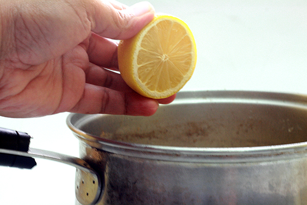 Preparing the lemon juice solution