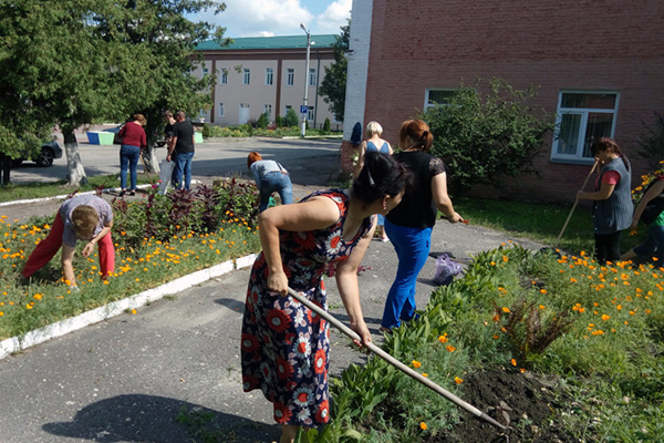 Maintenance of city flower beds