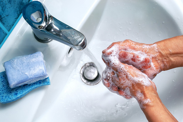 Rửa tay bằng xà phòng